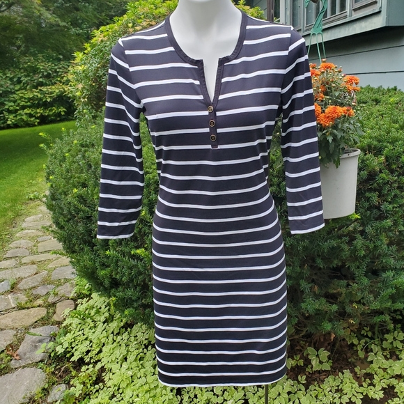 Size Small j. McLaughlin dress